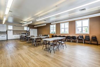 Dining Hall And Kitchen at Lake Washington Apartments, Seattle, 98118